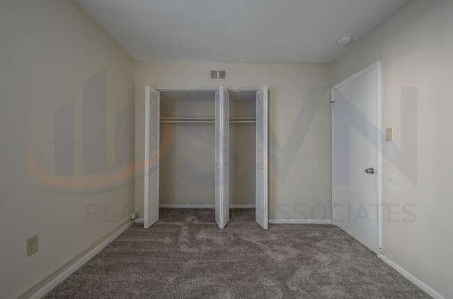 Building Photo - Charming 2-Bedroom Condo for Rent in Chape...