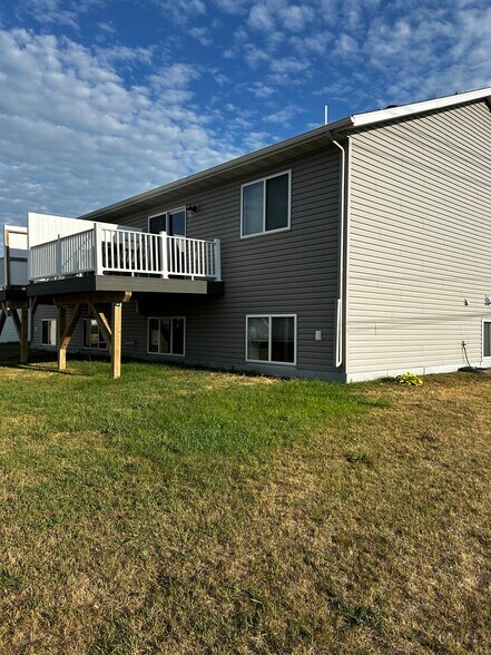 Building Photo - 1869 Longview Dr