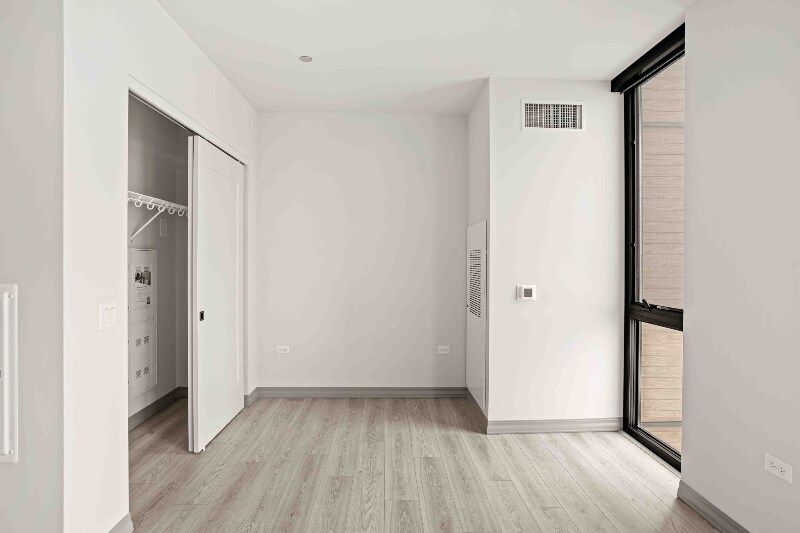 Building Photo - 1717 W Webster Ave