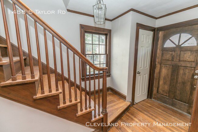 Building Photo - Charming 3 Bedroom Home