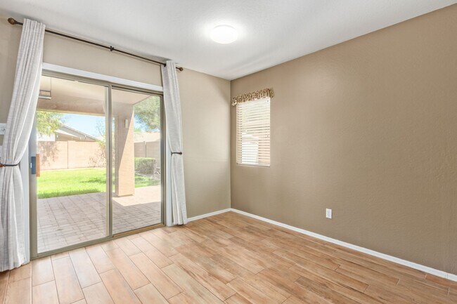 Building Photo - Stunning 3 Bed/2 Bath Home in Gated Commun...