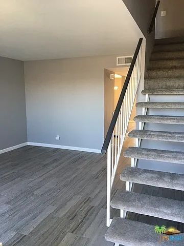 Building Photo - Beautifully Updated 2-Bedroom Townhome in Lakeview Villas!