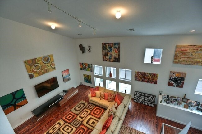 Building Photo - 317 Sydnor St