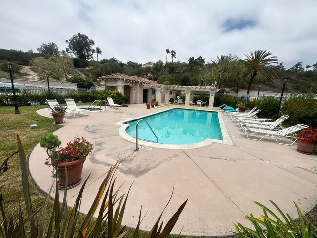 Building Photo - 3416 Cameo Dr