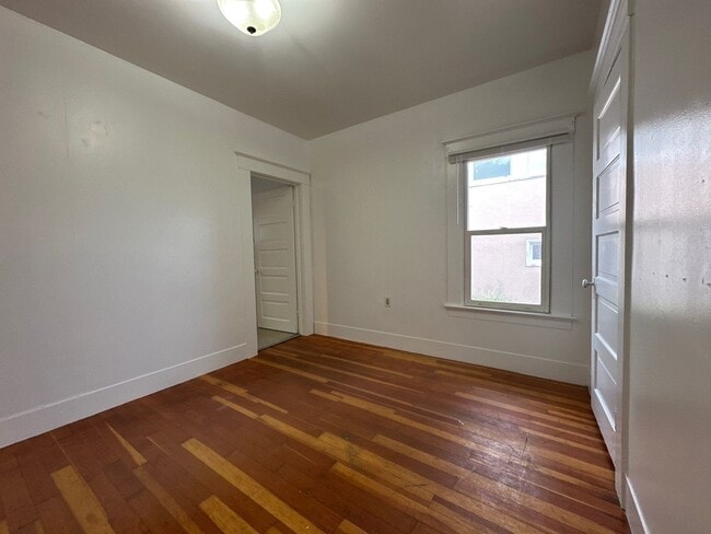 Building Photo - 1405 Canby St