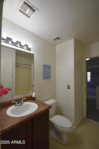 Building Photo - 2404 W Roeser Rd