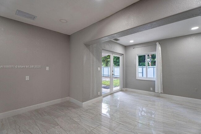 Building Photo - 5551 SW 37th St