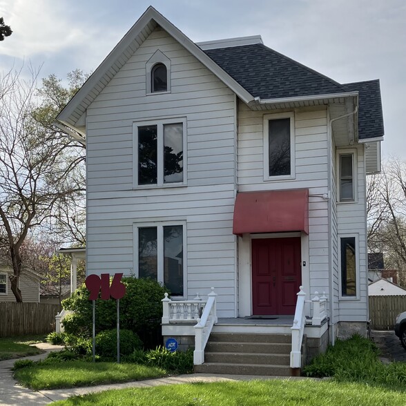 Exterior of building - 916 N Church St