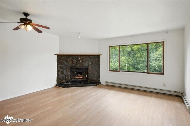 Building Photo - 305 Donna Dr