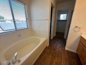 Building Photo - 4 bed/3 bath with SOLAR in Sycamore Ranch