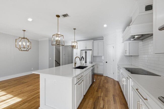 Building Photo - Modern Living in Franklin