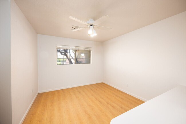 Building Photo - 7337 E Lewis Ave