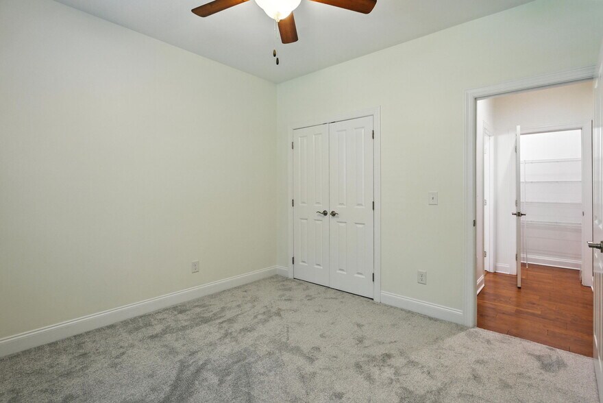 Building Photo - 1541 Louisiana Ln