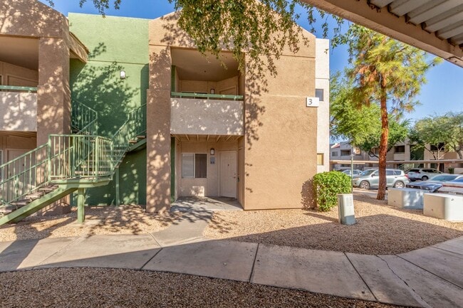 Building Photo - Downtown Gilbert- 1 bedroom condo $500.00 off 1st month rent!