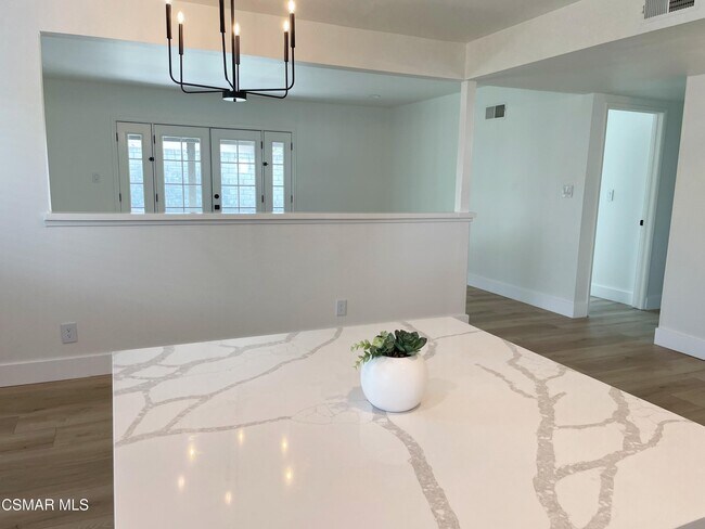 Building Photo - 382 Aristotle St