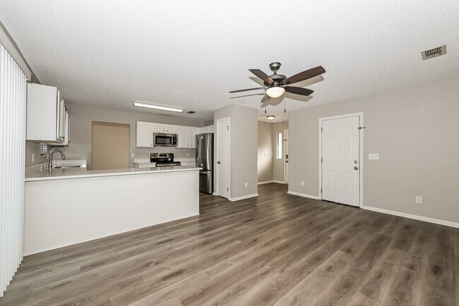 Building Photo - 2493 Bluffton Dr