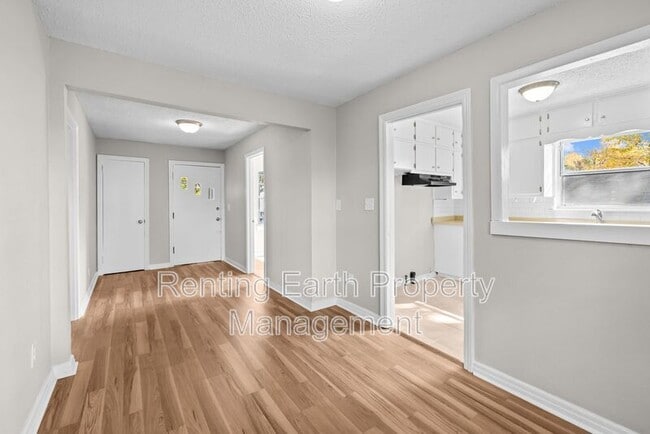 Building Photo - 7404 Paris Ave