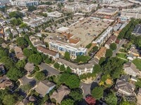 Building Photo - 2228 Lyndhurst Ave