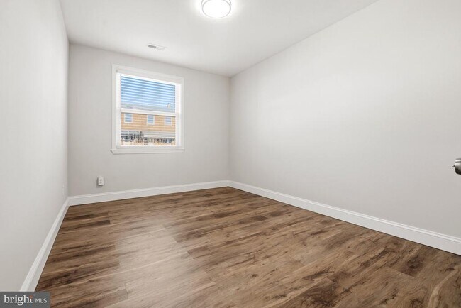 Building Photo - 3426 Parklawn Ave