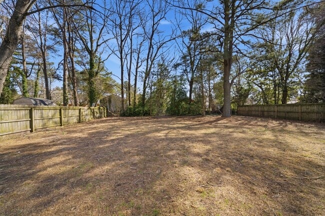 Building Photo - 613 Normandy St