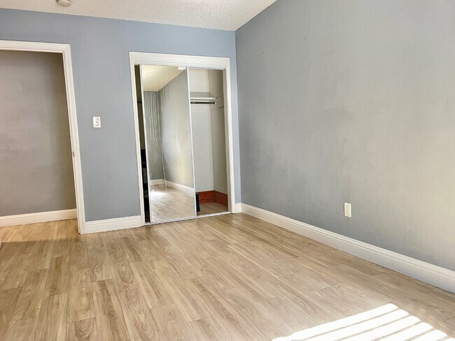 Building Photo - 3535 N San Joaquin St