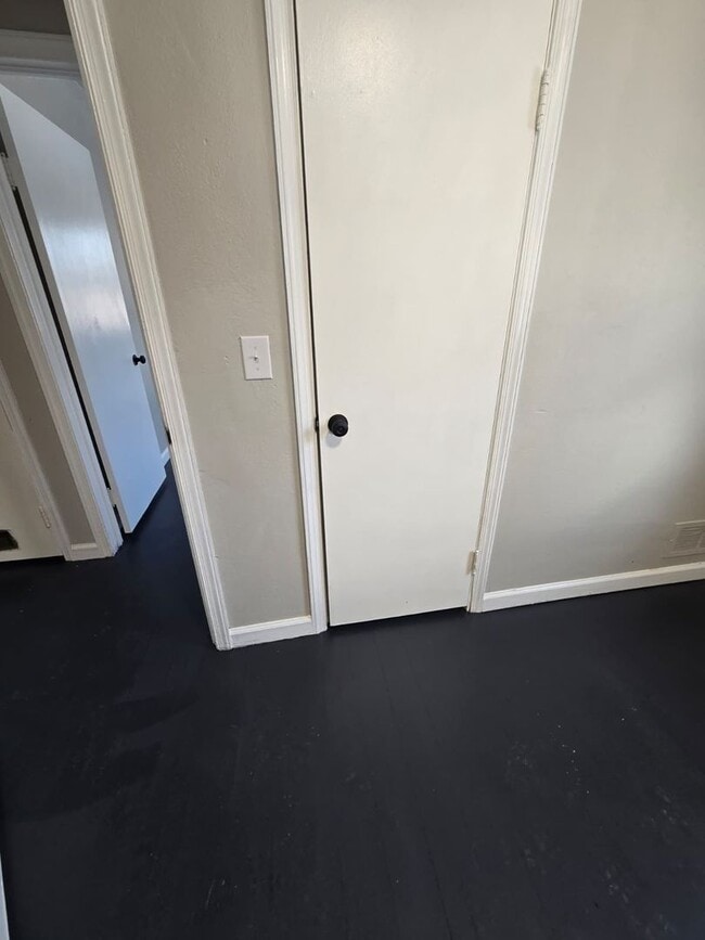 Building Photo - Renovated Single Family Home – 4BR, 2 Bath – Yard, Parking & Finished Basement