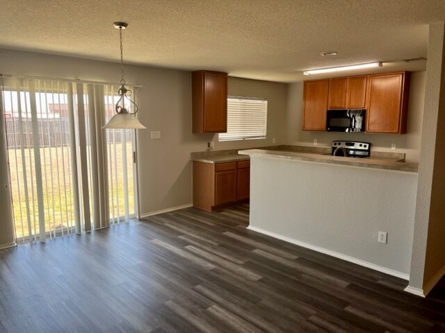 Building Photo - 102 Branding Iron Dr