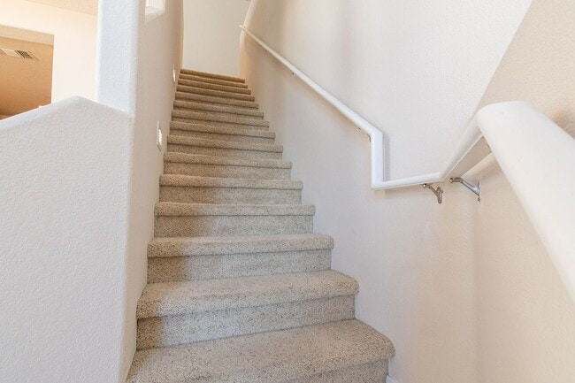 Building Photo - End Unit Townhouse Available Now!