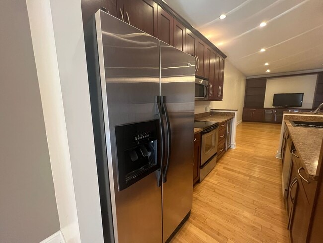 Primary Photo - Beautiful 3 Bedroom/ 2.5 Bath with Integra...