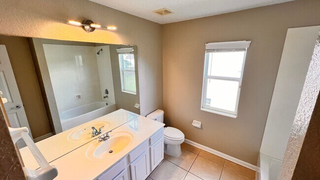 Building Photo - Spacious 4-Bedroom Home in HOA Community with Fantastic Amenities!