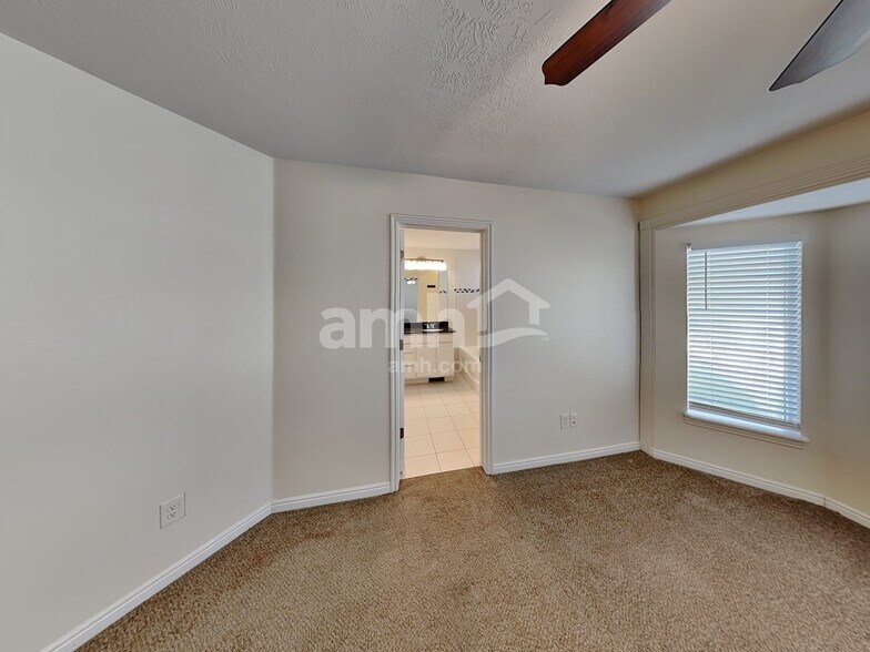 Building Photo - 8359 Sawtooth Oak Dr