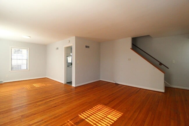 Building Photo - March FREE On This 2 Bedroom 2 Bath Duplex In The Waldo Area