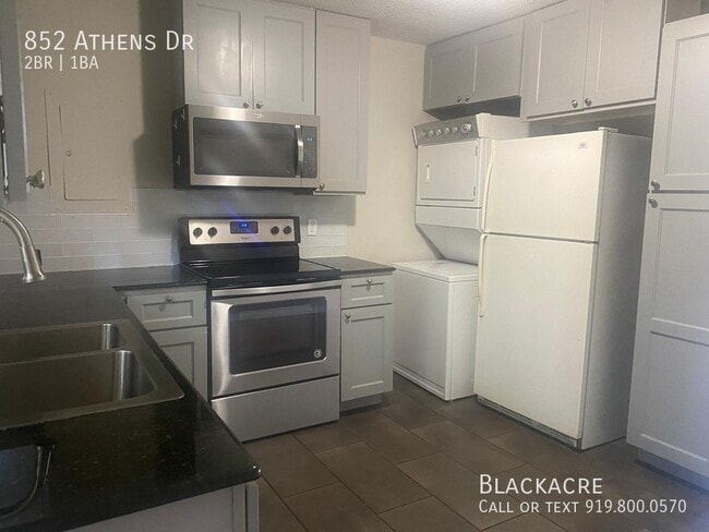 Building Photo - 852 Athens Dr