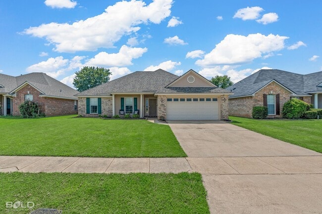 Building Photo - Check Out this 4 bed 2 bath