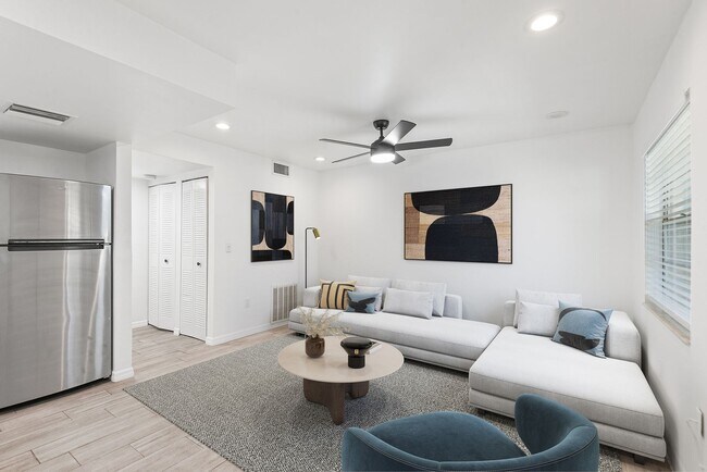 Building Photo - GULFPORT APARTMENT FOR RENT!