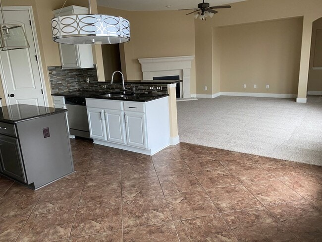 Building Photo - Spacious 3-Bedroom Home for Lease in the h...
