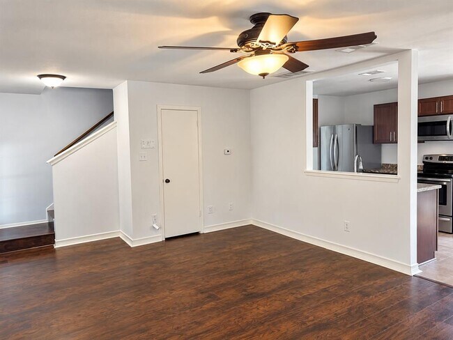 Building Photo - 1015 E Yager Ln