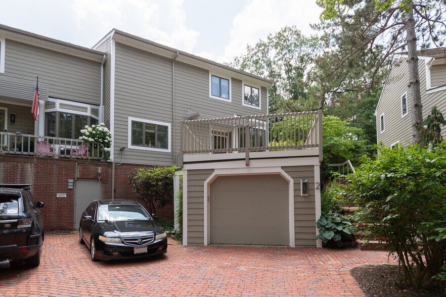 Building Photo - 232 Pearl St