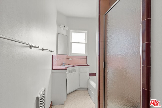 Building Photo - 11813 Gateway Blvd