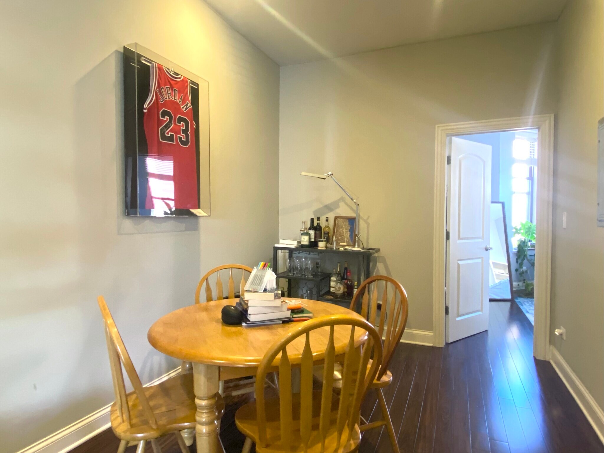 Building Photo - 1312 N Claremont Ave