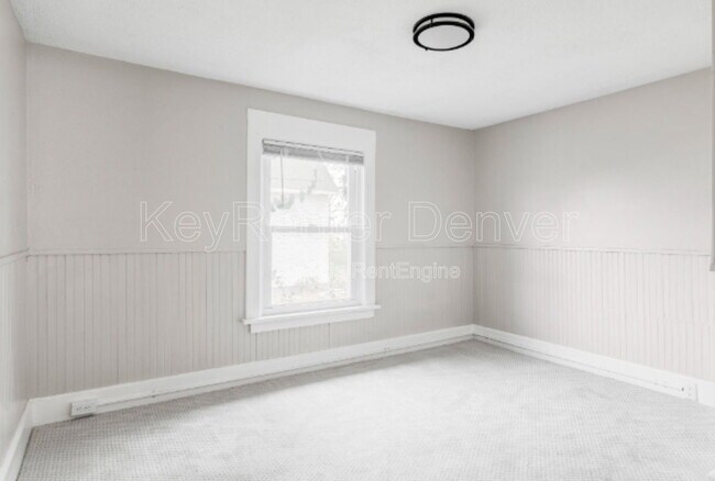 Building Photo - 3855 Cook St