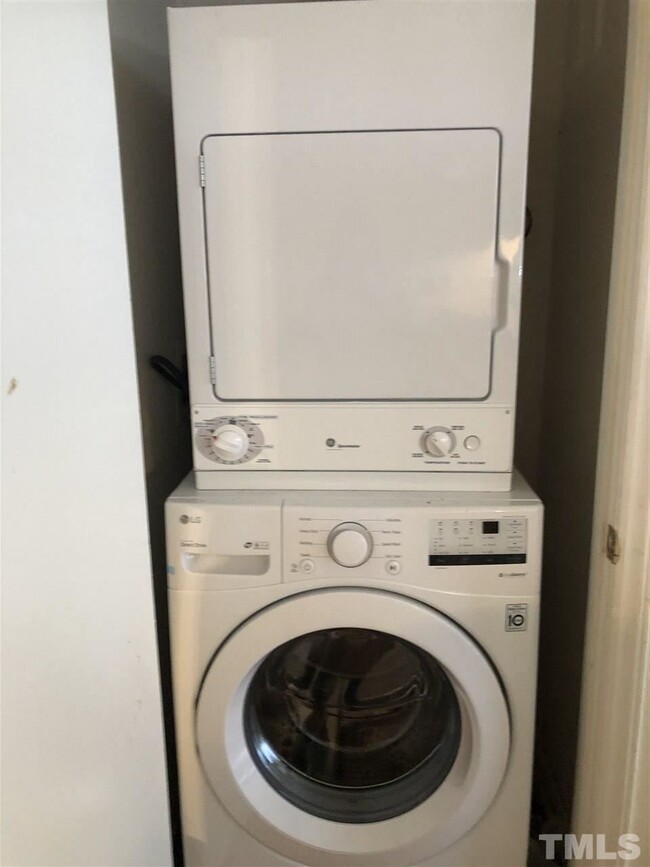 Washer dryer in unit - 1120 Carlton Ave