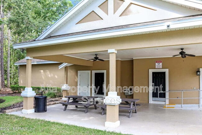 Building Photo - 701 Lake Stone Cir