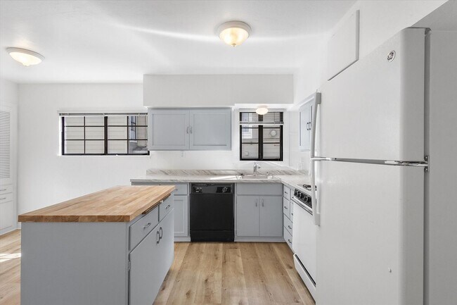Building Photo - 1087 Park Ave