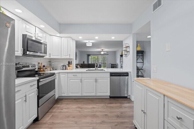 Building Photo - 12500 SW 5th Ct