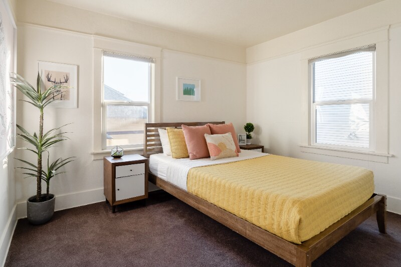 Building Photo - 2036-2038-2038 SE Morrison St