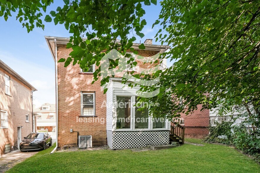 Building Photo - 822 15th St