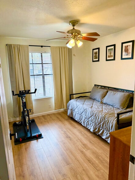 Building Photo - 508 Algerita Dr