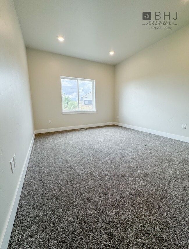 Building Photo - BRAND NEW! 2 BED/ 2BATH Dog Friendly Twin ...