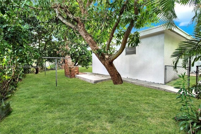 Building Photo - 51 NE 56th Ct